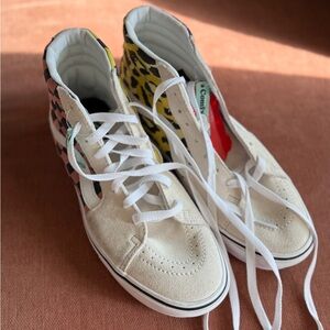 NWT Suede and Canvas Vans Hightop Sneakers Sk8-hi